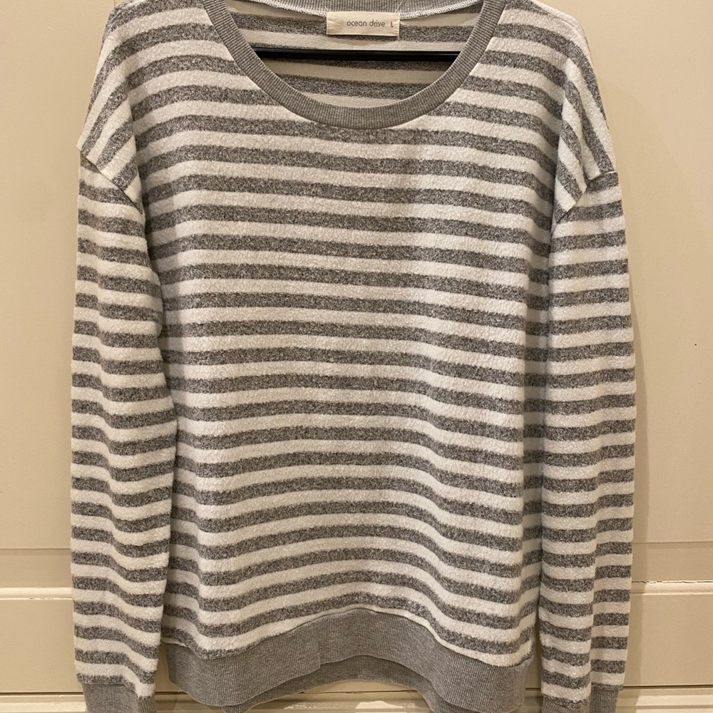 Grey and white!! Perfect comfy size large top- good condition- ocean drive L.
